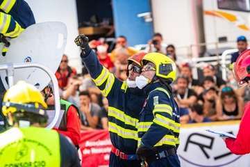 Los Bomberos de Gran Canaria se estrenan con un vehículo en vertical en el Encuentro Nacional de Rescate en Accidentes de Tráfico/TA.